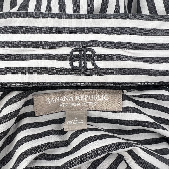Banana Republic Gray Striped Non Iron Fitted Button Up Blouse Size 8 Women’s - Picture 2 of 5